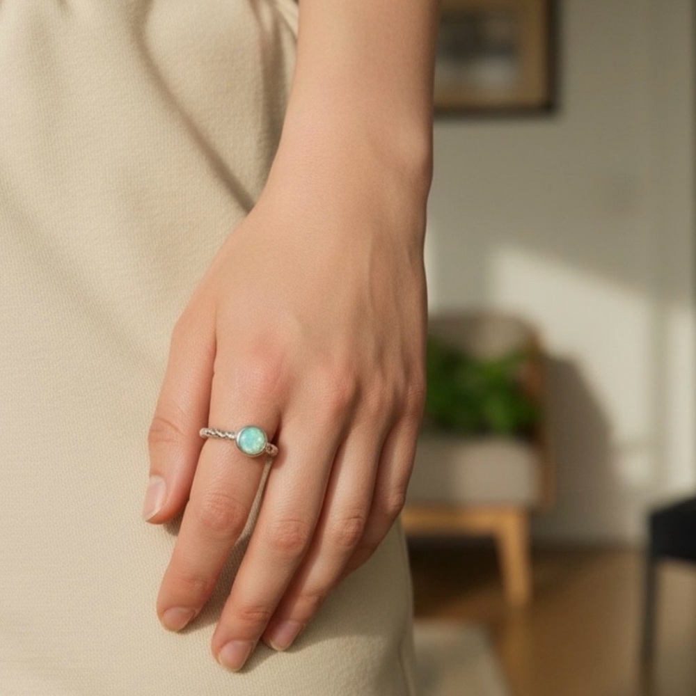 ELEGANT TURQUOISE AND SILVER RING: SZ 7